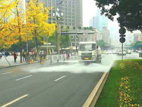 成都環(huán)衛(wèi)公司灑水車沖洗道路作業(yè)